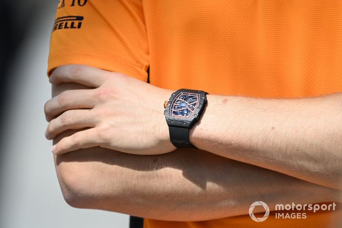 Oscar Piastri, McLaren, con su reloj Richard Mille