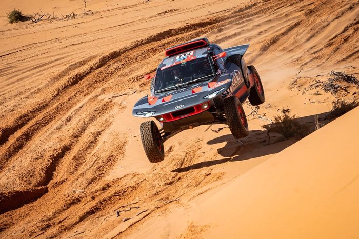 #211 Team Audi Sport Audi: Mattias Ekstrom, Emil Bergkvist