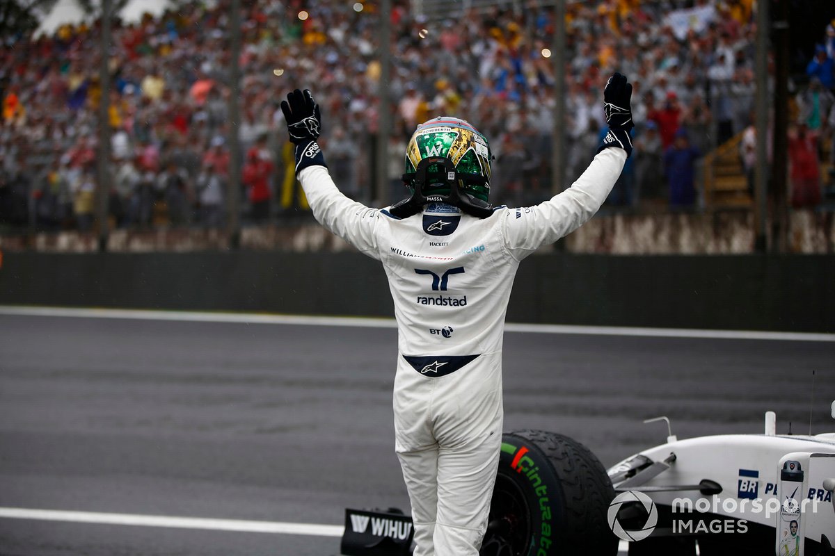 Felipe Massa, Williams  Racing, waves to fans