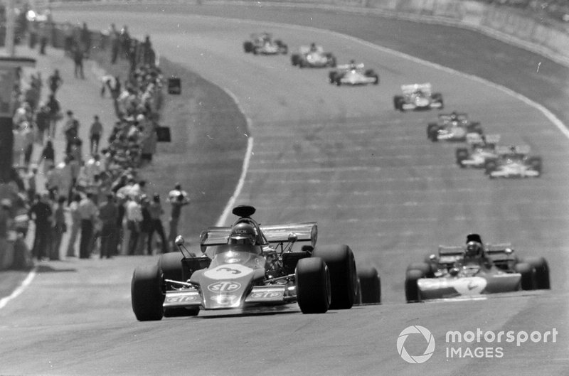 Ronnie Peterson, March 721G Ford leads François Cevert, Tyrrell 002 Ford