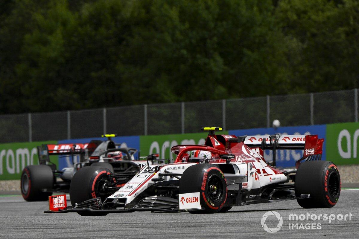 Antonio Giovinazzi, Alfa Romeo Racing C39, precede Kevin Magnussen, Haas VF-20