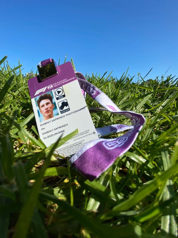 F1 photographer badge