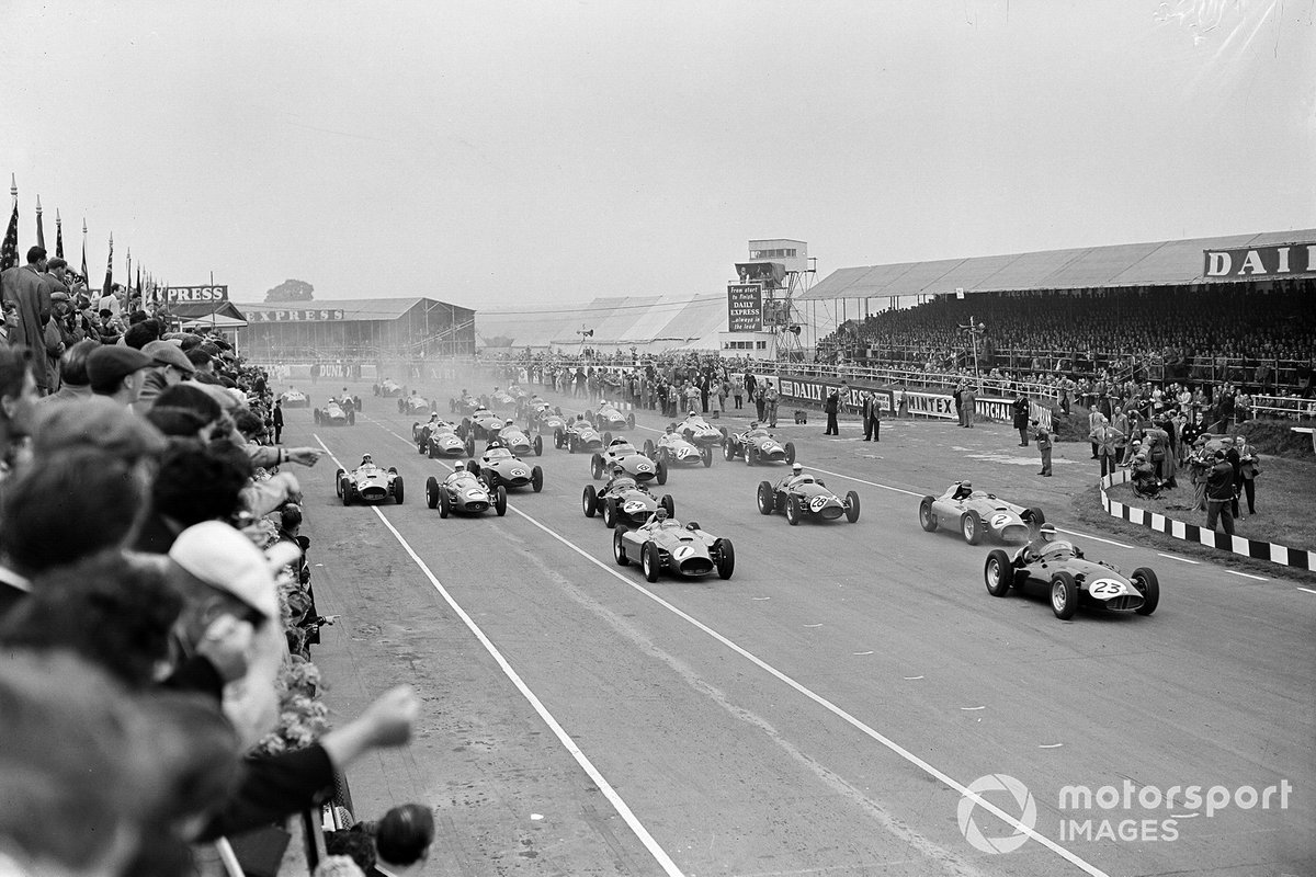 Mike Hawthorn, BRM P25, Juan Manuel Fangio, Ferrari D50, Peter Collins, Ferrari D50, Roy Salvadori, Maserati 250F, etTony Brooks, BRM P25