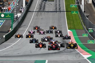 Callum Ilott, UNI-Virtuosi, leads Guanyu Zhou, UNI-Virtuosi, Felipe Drugovich, MP Motorsport, Christian Lundgaard, ART Grand Prix, Mick Schumacher, Prema Racing, and the rest of the field at the start
