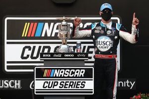 Race Winner Kevin Harvick, Stewart-Haas Racing, Ford Mustang