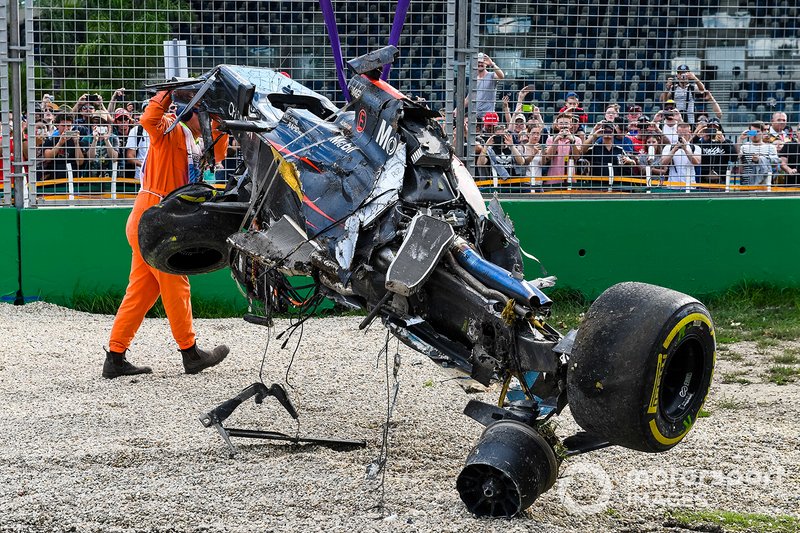 La voiture accidentée de Fernando Alonso, McLaren MP4-31