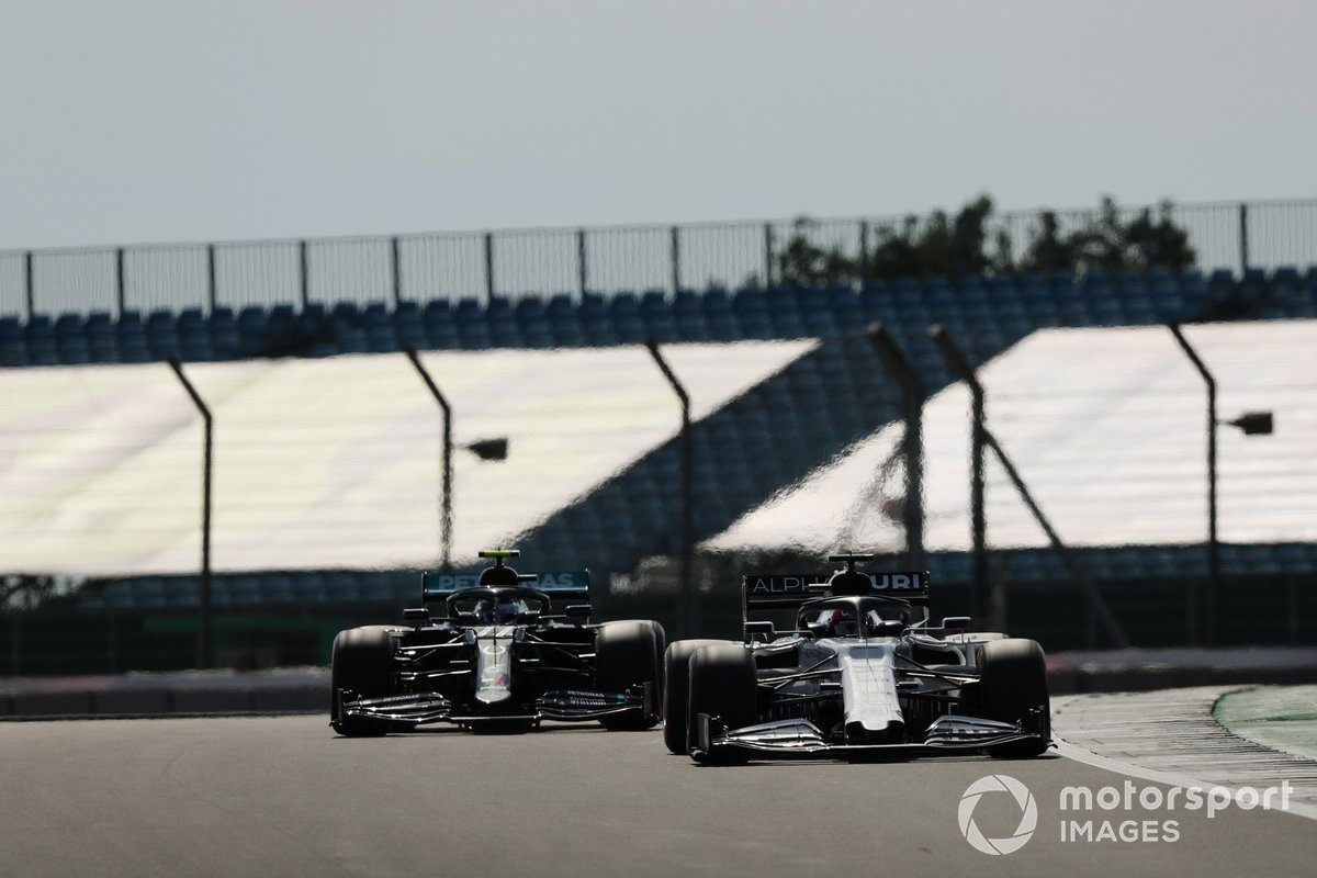 Daniil Kvyat, AlphaTauri AT01, Valtteri Bottas, Mercedes F1 W11