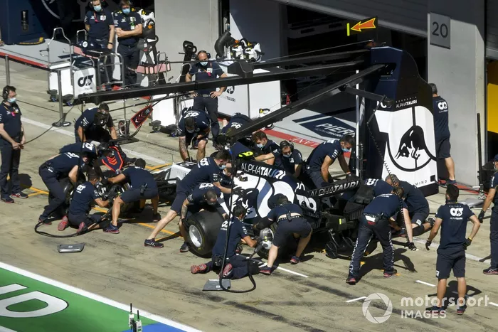 AlphaTauri practica los pitstops