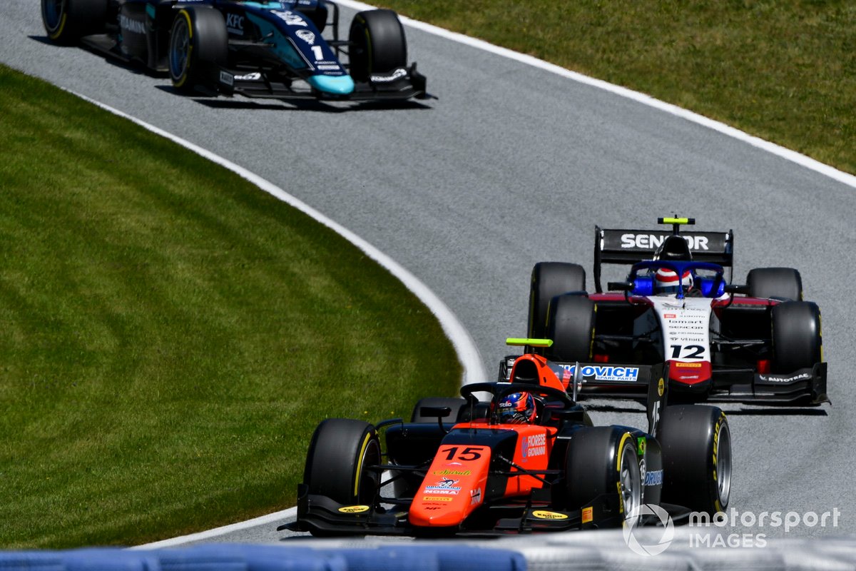 Felipe Drugovich, MP Motorsport, precede Pedro Piquet, Charouz Racing System, e Sean Gelael, Dams
