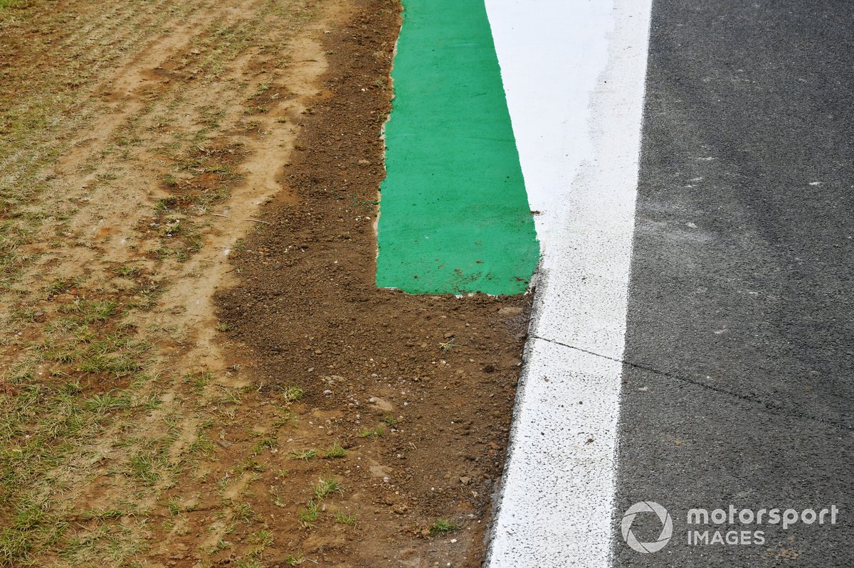Detalle del bordillo y del circuito