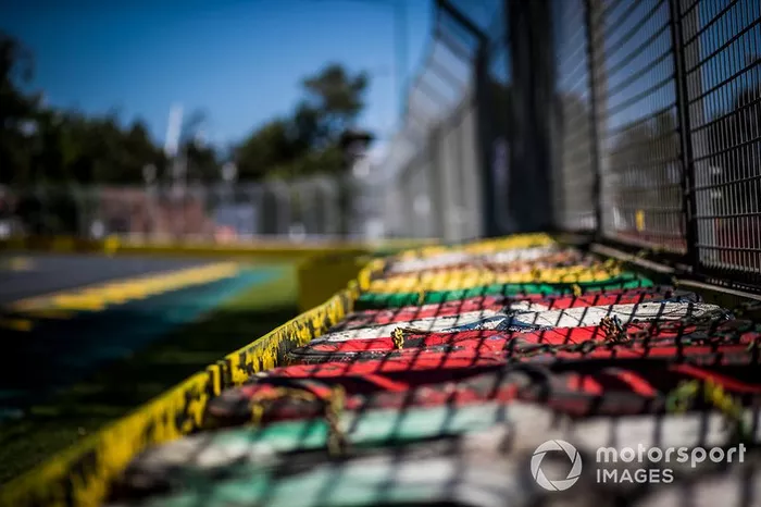 Para atenuar os efeitos de tantas mudanças no calendário, a F1 decidiu antecipar e aumentar, as férias de verão, indo de 14 para 35 dias