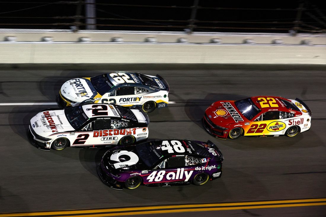 Austin Cindric, Team Penske Ford, Alex Bowman, Hendrick Motorsports Chevrolet, Anthony Alfredo, Beard Motorsports Chevrolet, Joey Logano, Team Penske Ford