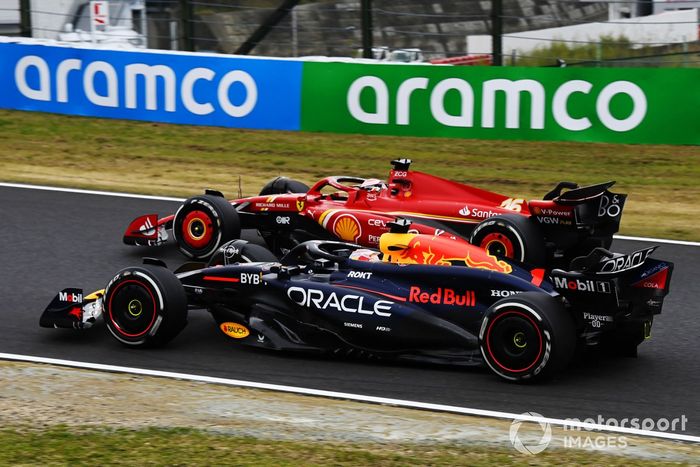Charles Leclerc, Ferrari SF-24, junto a Max Verstappen, Red Bull Racing RB20