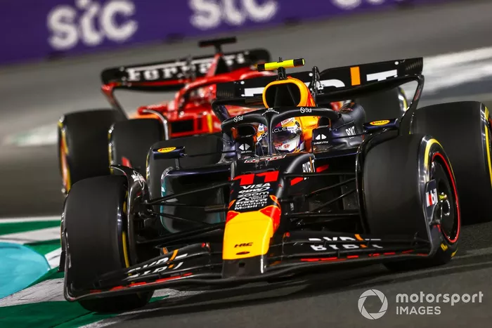 Sergio Pérez, Red Bull Racing RB20, Charles Leclerc, Ferrari SF-24