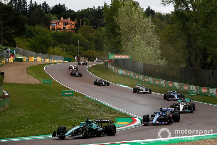 Lance Stroll, Aston Martin AMR22, Fernando Alonso, Alpine A522, Lewis Hamilton, Mercedes W13