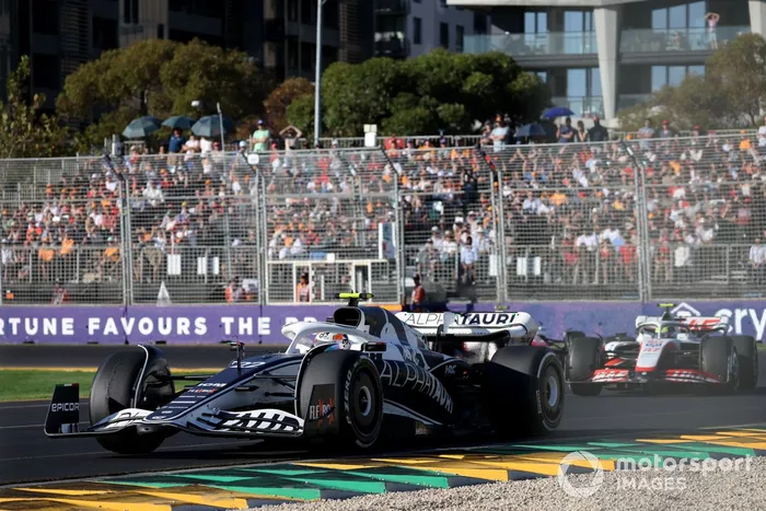 Yuki Tsunoda, AlphaTauri AT03, Mick Schumacher, Haas VF-22
