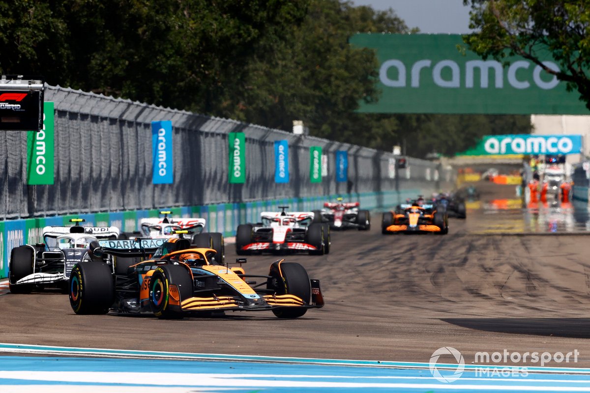 Lando Norris, McLaren MCL36, Yuki Tsunoda, AlphaTauri AT03, Mick Schumacher, Haas VF-22
