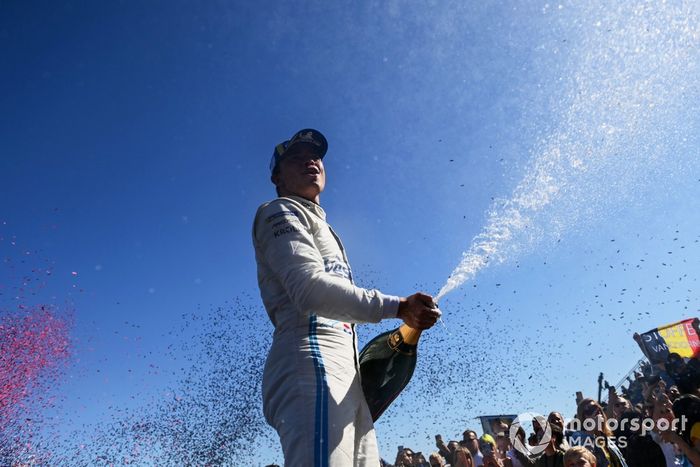 Podio: ganador Nyck de Vries, Mercedes-Benz EQ