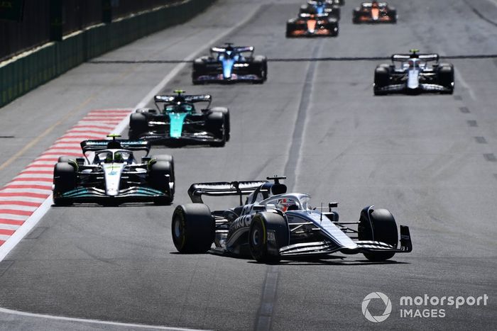 Pierre Gasly, AlphaTauri AT03, Lewis Hamilton, Mercedes W13, Sebastian Vettel, Aston Martin AMR22