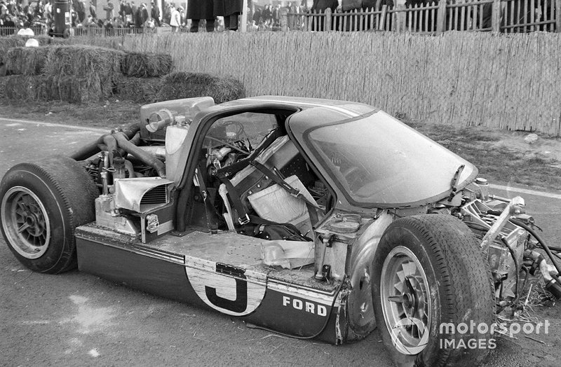 Crash: Mario Andretti, Lucien Bianchi, Holman Moody Racing, Ford GT40 Mk4