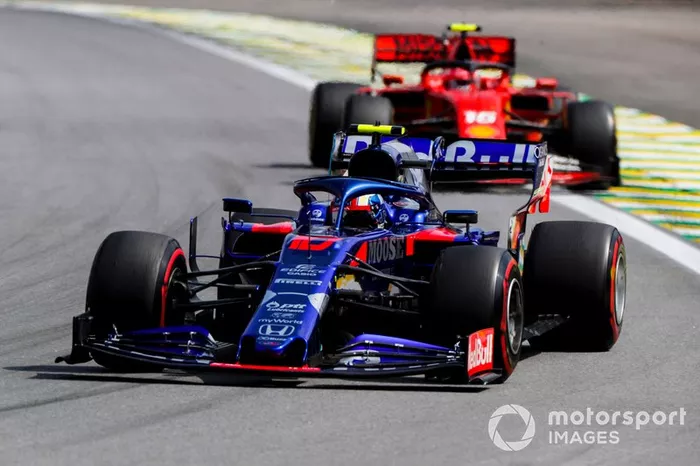 Pierre Gasly, Toro Rosso STR14 e Charles Leclerc, Ferrari SF90 
