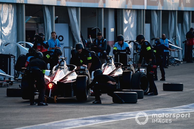 Neel Jani, Porsche, Porsche 99x Electric, Andre Lotterer, Porsche, Porsche 99x Electric, in pit lane