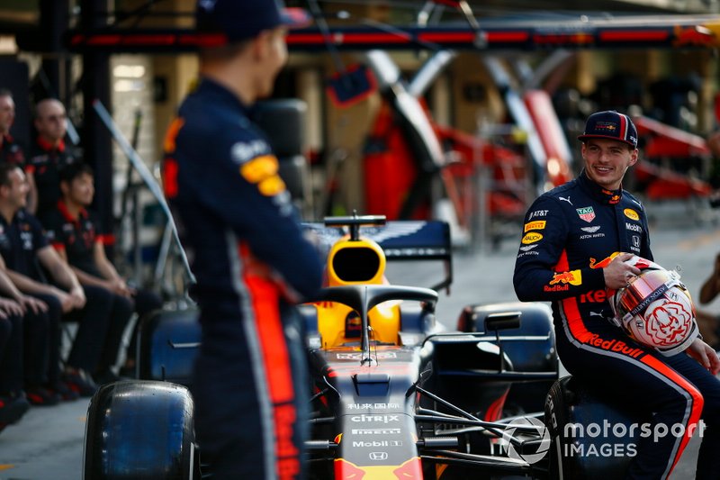 Max Verstappen, Red Bull Racing, and Alexander Albon, Red Bull Racing, pose for a group photo
