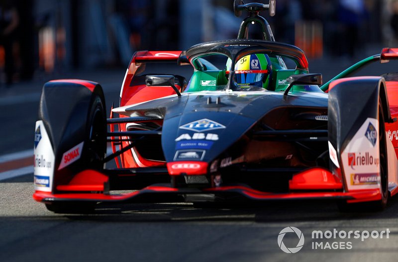 Lucas Di Grassi, Audi Sport ABT Schaeffler, Audi e-tron FE06 in the pit lane