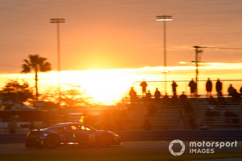 #57 Heinricher Racing w/MSR Curb-Agajanian Acura NSX GT3, GTD: Alvaro Parente, Misha Goikhberg, Trent Hindman, AJ Allmendinger