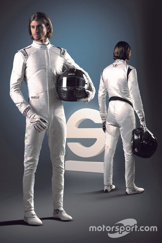 Antonio Giovinazzi con l'equipaggiamento Sparco