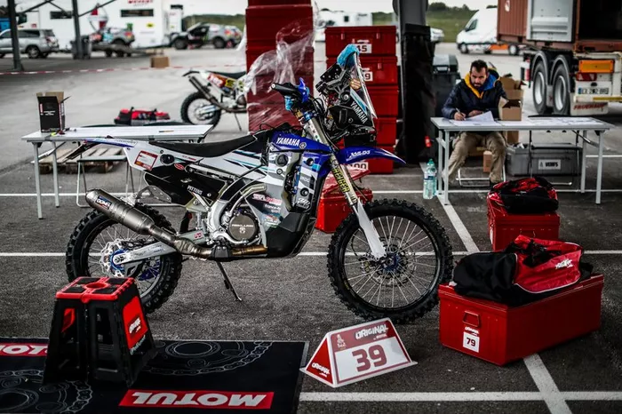 Verificaciones en Paul Ricard antes del embarque del Dakar 2020