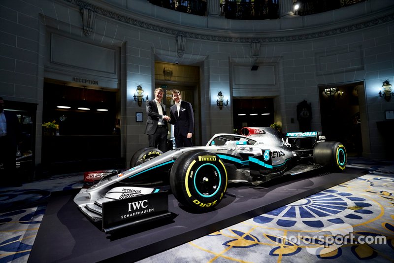 Toto Wolff, Mercedes AMG F1 Director de Motorsport, Sir Jim Ratcliffe, presidente de Ineos