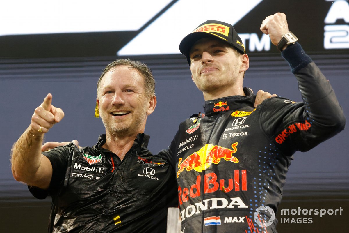 Christian Horner, Team Principal, Red Bull Racing, Max Verstappen, Red Bull Racing, 1° posizione, festeggiare sul podio