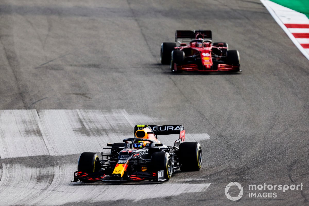 Sergio Perez, Red Bull Racing RB16B, Charles Leclerc, Ferrari SF21