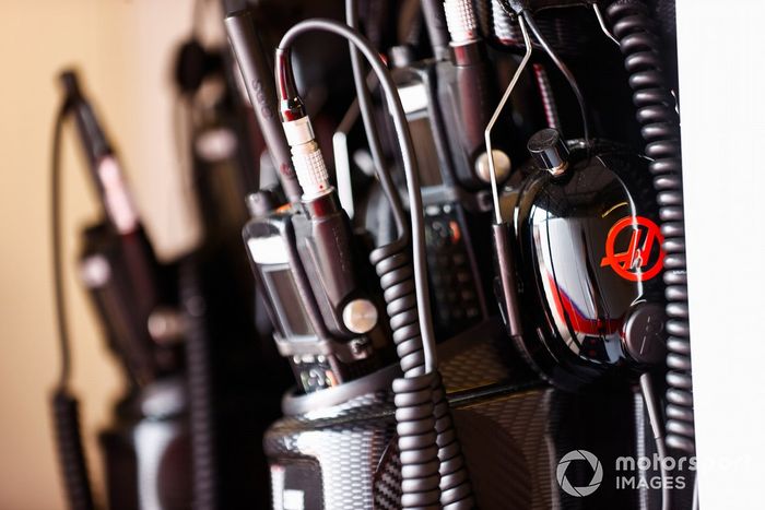 Equipo de radiocomunicación y auriculares Haas