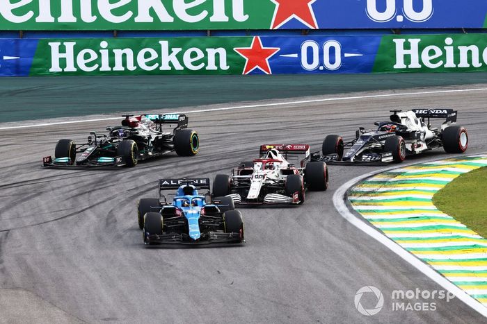 Fernando Alonso, Alpine A521, Antonio Giovinazzi, Alfa Romeo Racing C41, Lewis Hamilton, Mercedes W12, y Yuki Tsunoda, AlphaTauri AT02