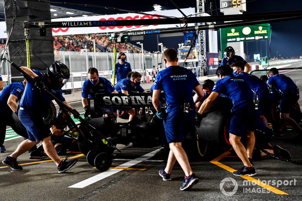 George Russell, Williams FW43B, en los boxes