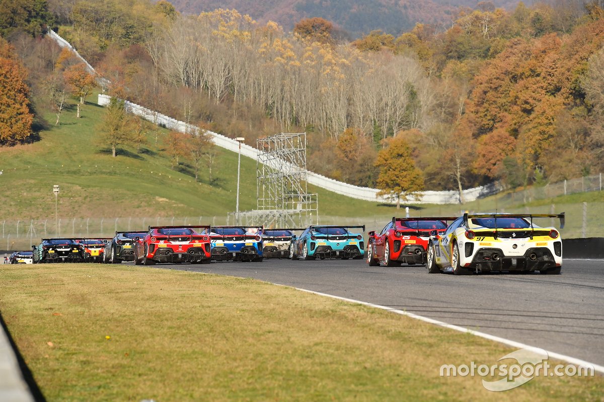 La partenza di Gara 2 del Trofeo Pirelli