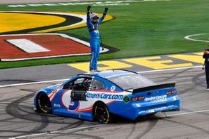 Race winner Kyle Larson, Hendrick Motorsports, Chevrolet Camaro