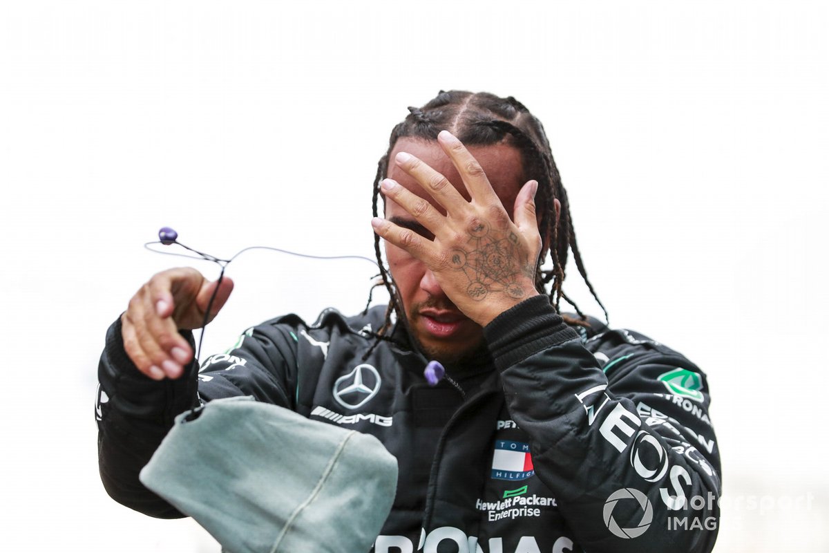 El ganador de la carrera Lewis Hamilton, Mercedes-AMG F1 celebra su 7º título de campeón del mundo en Parc Ferme