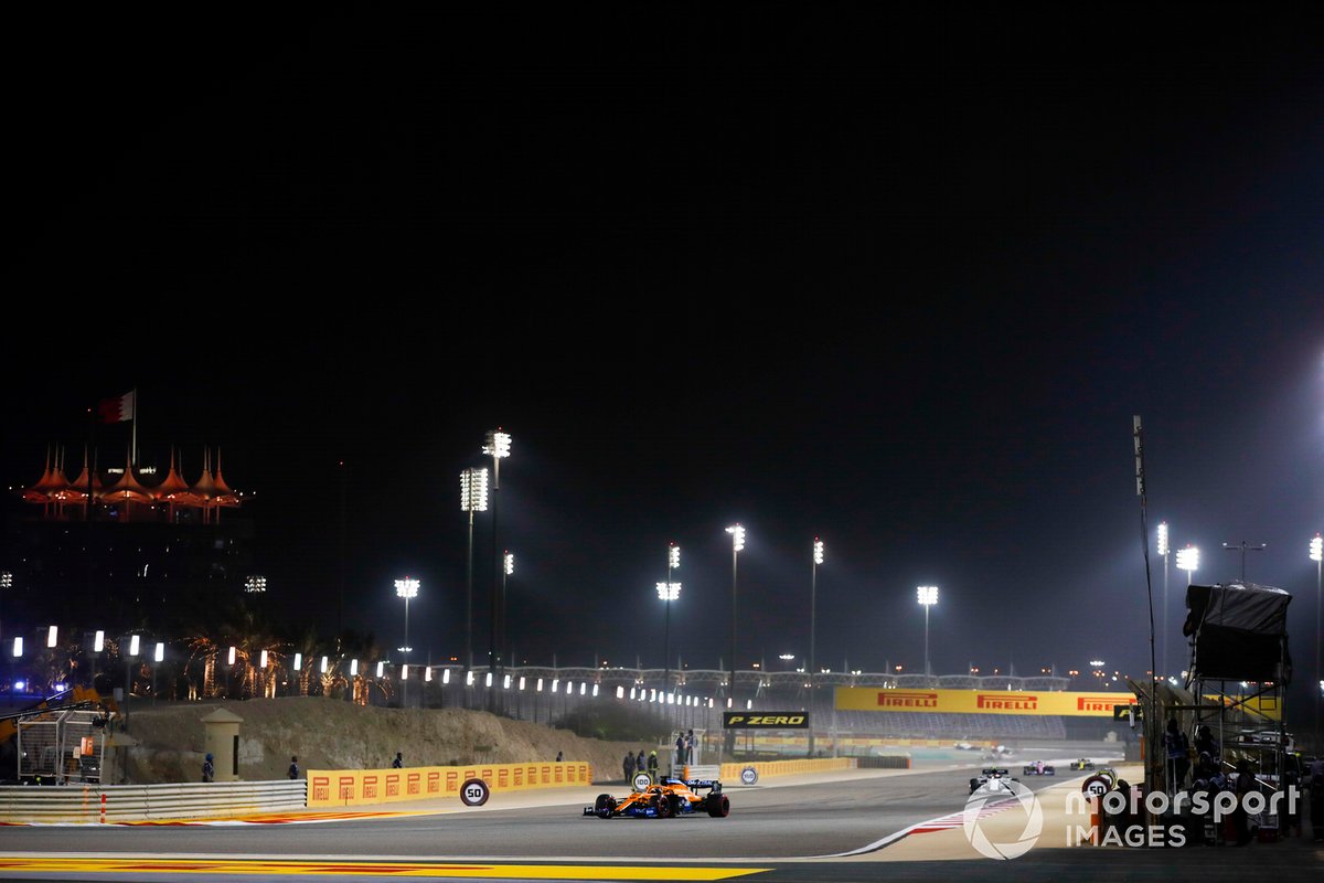Carlos Sainz Jr., McLaren MCL35, Pierre Gasly, AlphaTauri AT01