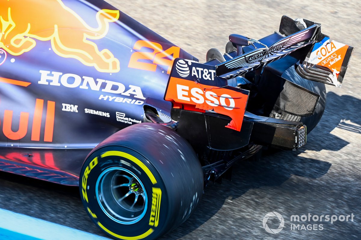 Daños en el coches de Sebastien Buemi, Red Bull Racing RB16 tras un accidente