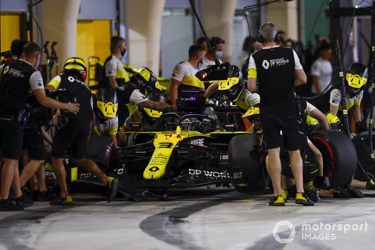 Daniel Ricciardo, Renault F1 Team R.S.20, ai box
