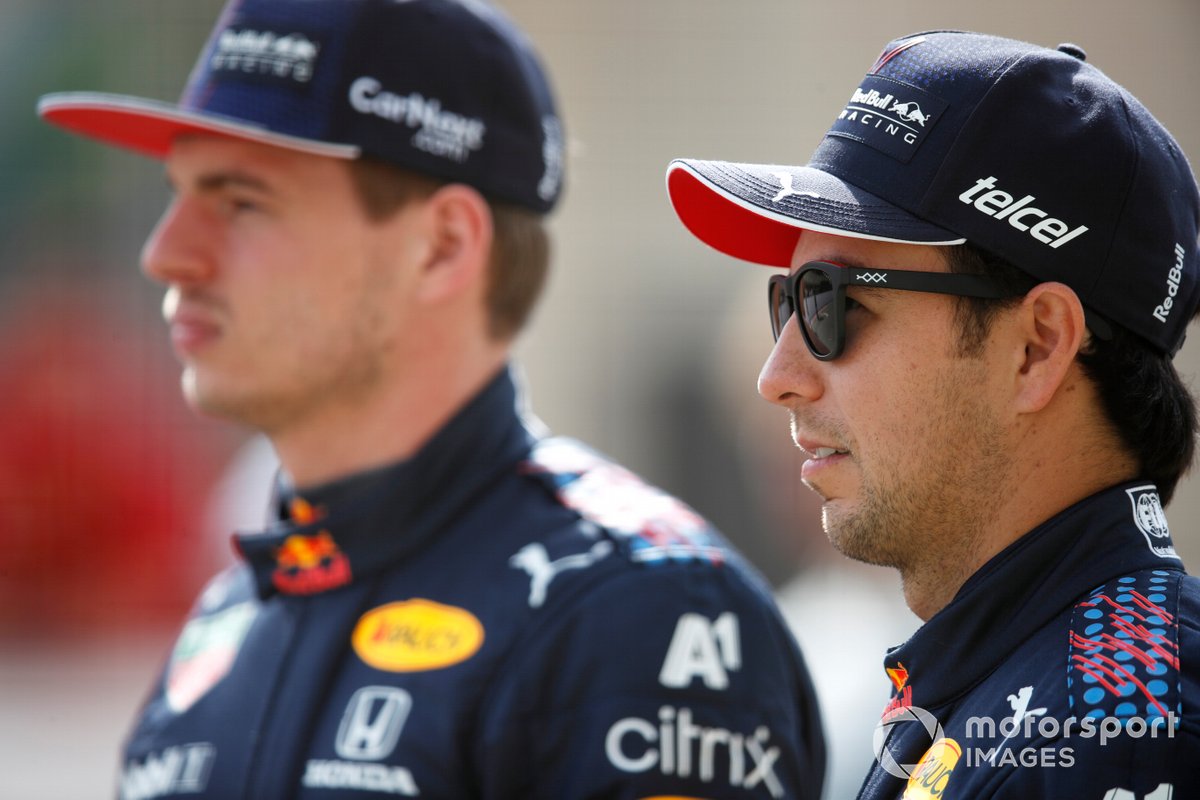 Max Verstappen, Red Bull Racing RB16B y Sergio Pérez, Red Bull Racing RB16B