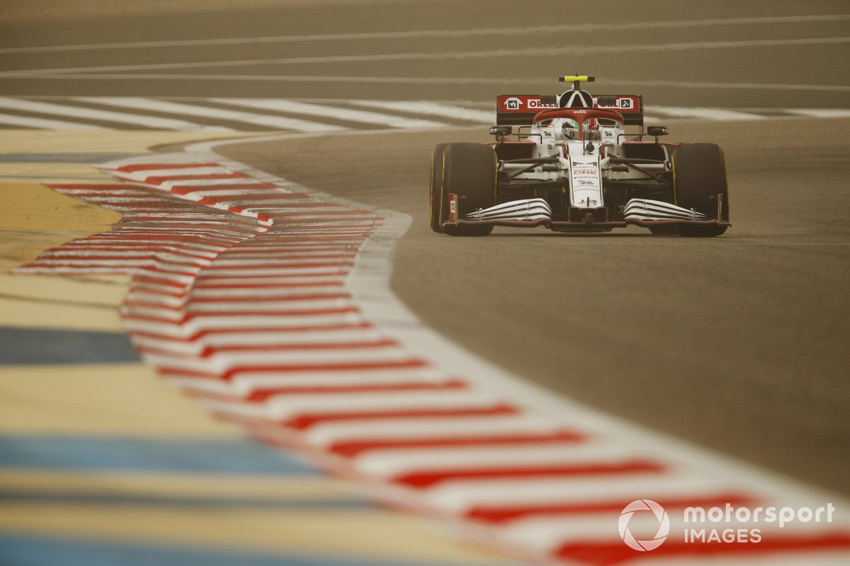 15º Antonio Giovinazzi, Alfa Romeo Racing C41, 1:30.760 (con neumáticos C5)