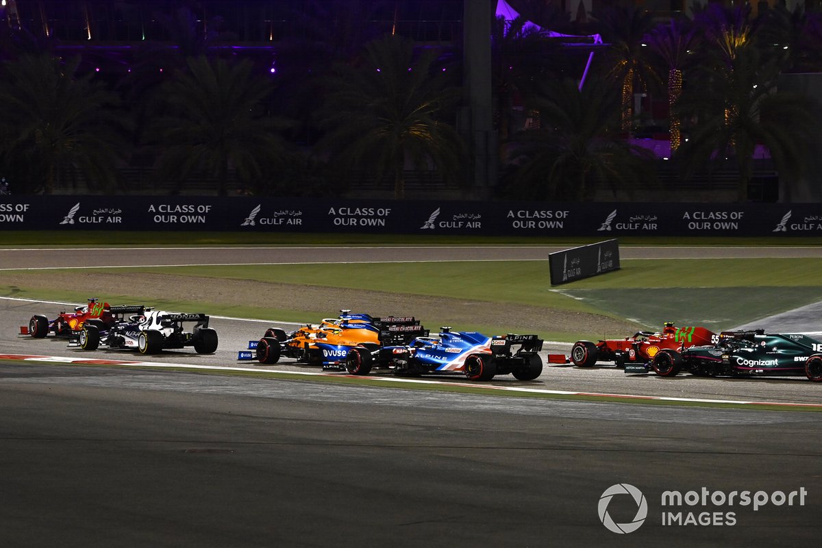 Pierre Gasly, AlphaTauri AT02, Daniel Ricciardo, McLaren MCL35M, Lando Norris, McLaren MCL35M