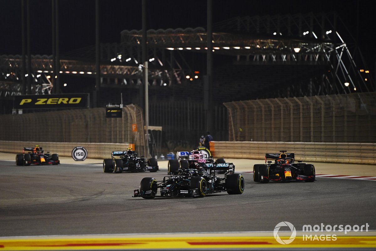 Lewis Hamilton, Mercedes F1 W11, Max Verstappen, Red Bull Racing RB16 y Sergio Pérez, Racing Point RP20