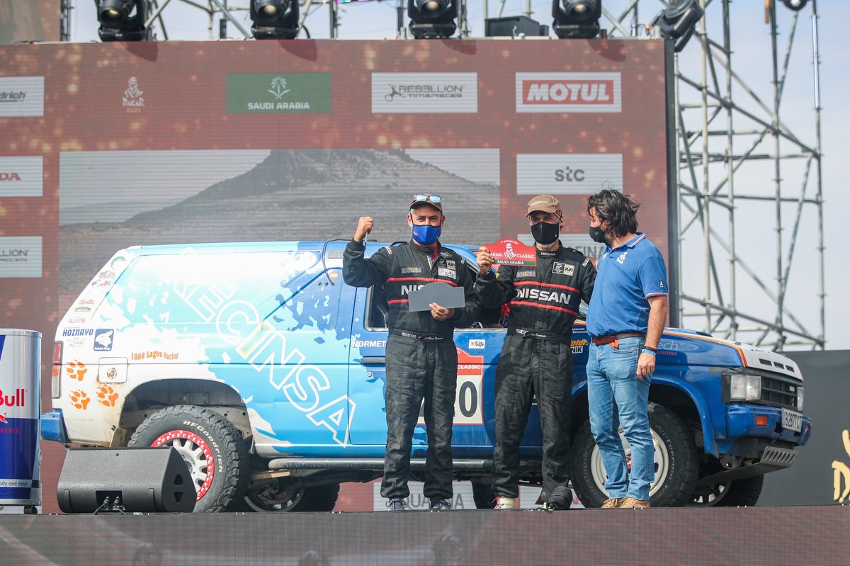 #220 Recinsa Sport Nissan: Francisco J Benavente, Rio Rafael Benavente Del with David Castera, Director of the Dakar Rally