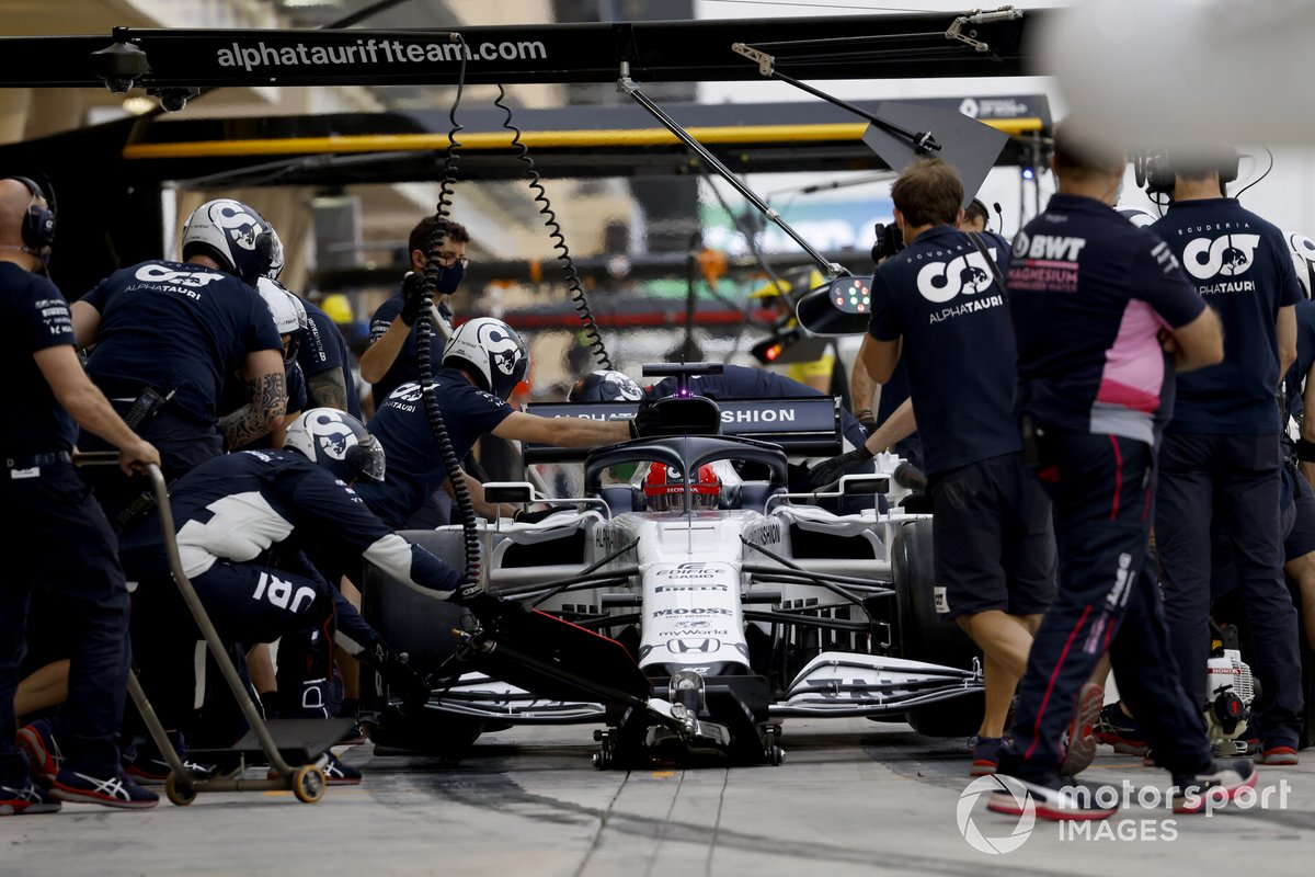 Daniil Kvyat, AlphaTauri AT01, ai box