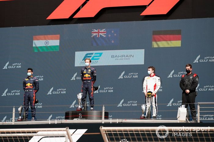 Jehan Daruvala, Carlin, segundo, Liam Lawson, Hitech Grand Prix, ganador y David Beckmann, Charouz Racing System, tercero